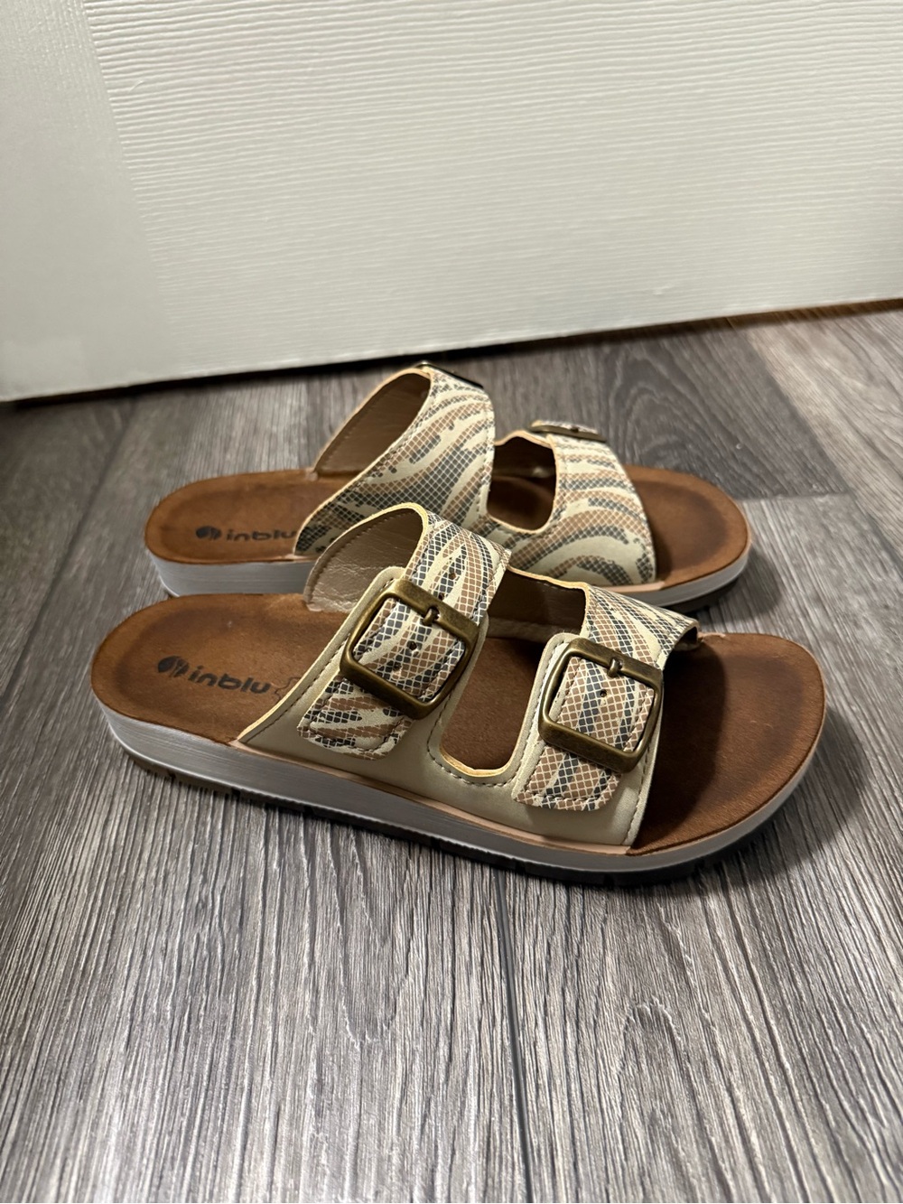 Size 37 Inblu Women’s Double Buckle Comfort Slippers